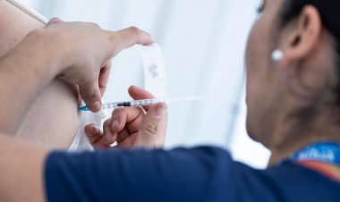 Atenciones respiratorias alcanzan su nivel más alto del año: especialistas explican por qué aún es tiempo de vacunarse
