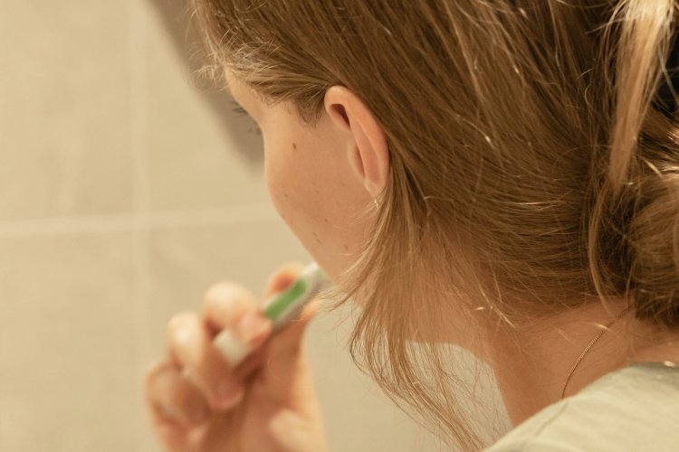 Vacaciones de invierno: advierten aumento del riesgo de caries y llaman a reforzar hábitos en niños