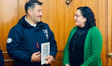 Municipio de Talca reconoció a bombero talquino que participó en labores de rescate tras el terremoto en Venezuela