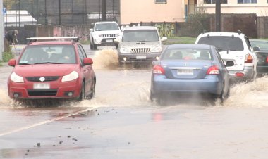 Conducir bajo la lluvia: cuáles son los errores más comunes y cómo prevenirlos