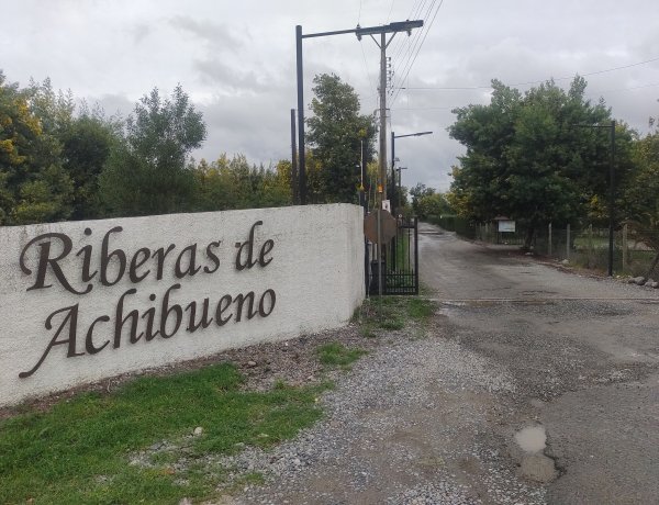Vecinos de Loteo “Riberas de Achibueno” rechazan instalación de Centro de Restauración y Vida