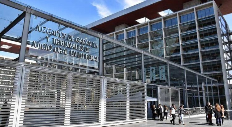 Juzgado condena a ex director de Inteligencia del Ejército y a ex ministro de la Corte de Apelaciones por interceptaciones telefónicas ilegales