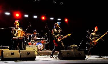 Kimeros libera nuevo videoclip "Fiesta gallinera"