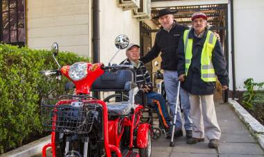 Donan dos motos a discapacitados en la comuna de Longaví