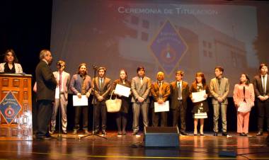 Linares cuenta con 100 nuevos técnicos profesionales del Instituto Politécnico
