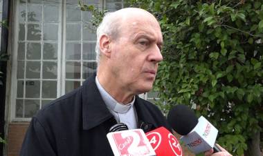 Líderes sociales y políticos dicen que  obispo Tomislav Koljatic debería restarse del Te Deum de Fiestas Patrias