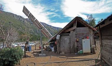 Vecinos de la zona de “Melado” cuentan con nuevos paneles solares