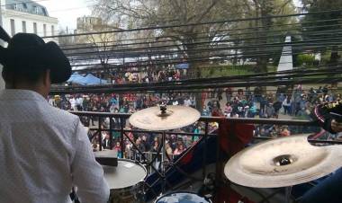 La grave contaminación que provoca el cableado eléctrico y telefónico en el centro de Linares  