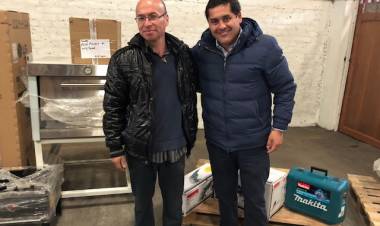 Entregan aportes a emprendedores locales