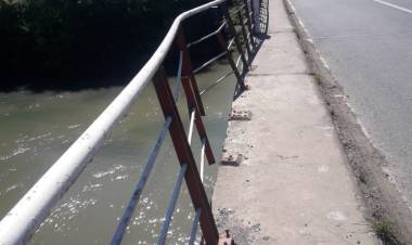 Mal estado de barandas en puente Putagán
