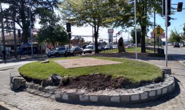  Retiran cañón artillero desde el acceso a Linares