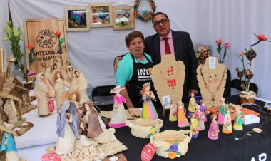 Marta Zúñiga la artesana que le da vida a las hojas de choclo