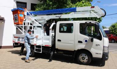 Camión hidroelevador para la comuna de Longaví 