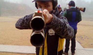 Joven linarense brilla en el tiro skeet