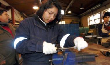 Millonario plan para modernizar carrera de mecánica industrial del liceo “Politécnico”