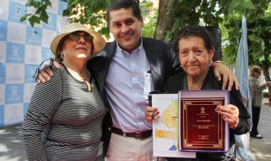 Premian a ganadores de concurso municipal “Navidad a Todo Color 2018”