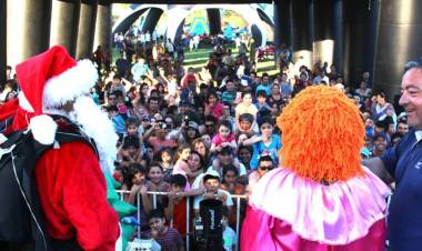 Cientos de niños disfrutaron de show navideño en Longaví