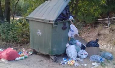 Grave problema de acumulación de basura en la montaña linarense