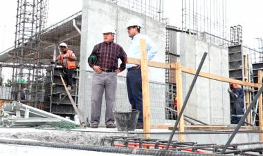 Alcalde Meza no detendrá obras de biblioteca pese a dictamen de Contraloría del Maule