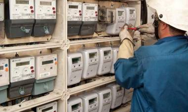 Estos fueron los diputados de Linares y Cauquenes que votaron a favor del cobro de los nuevos medidores de luz 