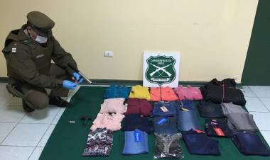 Carabineros detuvo a mujer por venta de prendas de vestir robadas