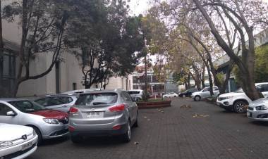 El abandono de la plazoleta “Margot Loyola Palacios” en el centro de Linares