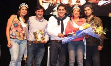 Masajes, manicure y música para regalonear a la mamá en Linares