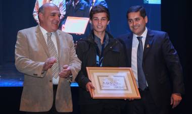 Emotiva entrega de medallas al mérito municipal