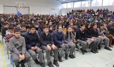 Masiva entrega de computadores en Colbún
