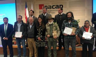Agricultura del Maule premia a director de “Casa Noé, Mundo Animal” de Linares 