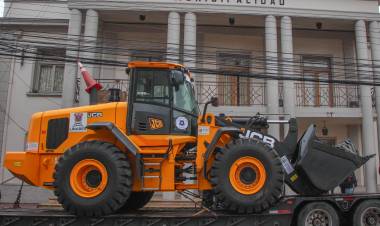 Linares cuenta con  nuevo cargador frontal