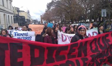 El viernes municipio definirá adelantar vacaciones de invierno en tres liceos de Linares