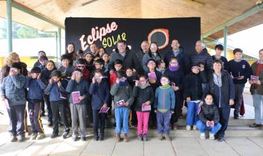 “Campaña Eclipse Seguro” llegó hasta la escuela de Llancanao