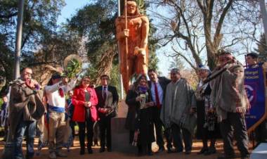 Linares salda deuda con el pueblo mapuche al inaugurar estatua de “Lautaro” en Plaza de Armas