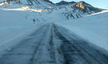 Buenas condiciones para viajar al Paso Pehuenche y disfrutar de la nieve