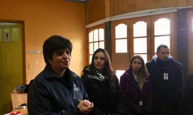 Gobernadora comparte desayuno y visita albergue linarense