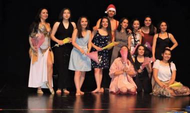 El manifiesto de la profesora Tania Gutiérrez: fin de los talleres de danza y las precarias condiciones del Teatro de Linares