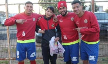 La hermosa historia de “Nachito” , joven no vidente amante del “Depo Albirrojo”