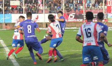 Linares juega con Municipal Santiago y se ilusiona con el ascenso