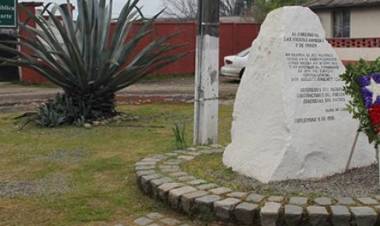 Las dos caras del “11 de Septiembre” en la única ciudad del mundo que tiene una plazoleta en homenaje a Pinochet