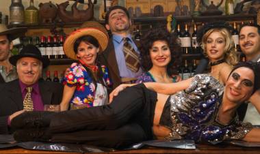 “La Comadre Lola” llega a Linares