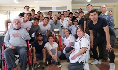 “El Depo” visitó hogar de ancianos de Fundación “Las Rosas”