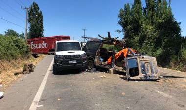 Un muerto y trece heridos deja choque frontal en Longaví