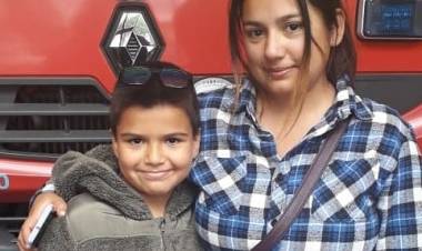 El noble gesto de niño en apoyo de Bomberos de Linares