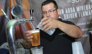 “Amerikan Sound” y “Grupo Alegría” en la Fiesta de la Cerveza de Colbún