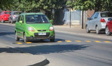 Instalan reductores de velocidad en más de 60 puntos de la comuna de Linares