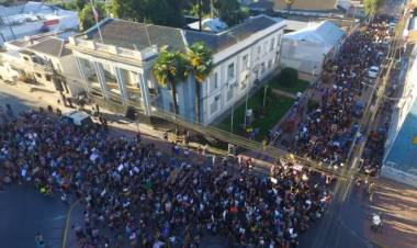 ¡Multitudinario 8M en Linares!