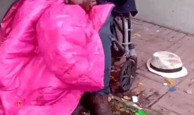 Impacto por condición de salud de abuelito en situación de calle frente al hospital de Linares