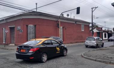 Delincuentes huyen con 12 millones de pesos tras robo con violencia en Linares