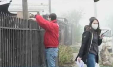 Polémica genera audio de funcionaria municipal en la entrega de cajas de alimentos en Linares